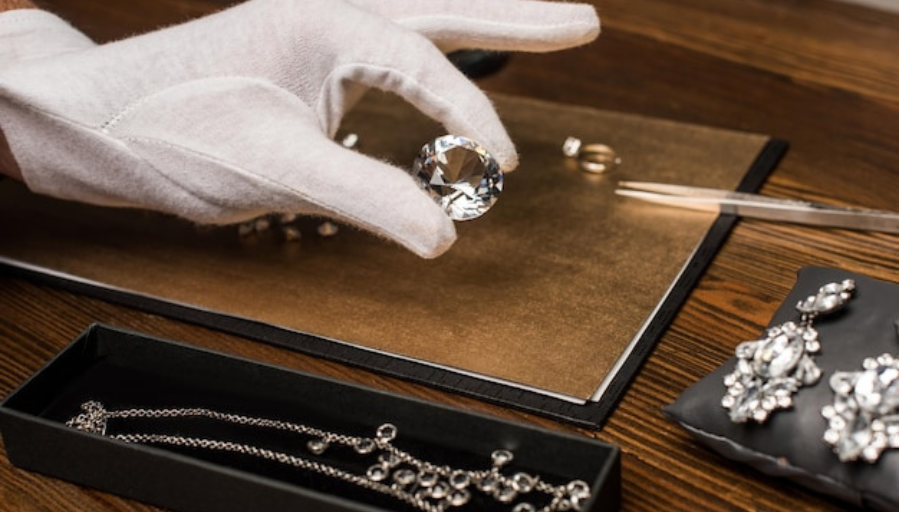 7 způsobů Jak se správně starat o stříbrné šperky: Tipy a Triky