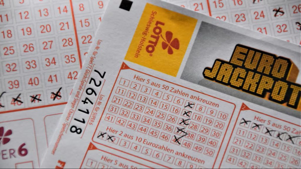 Koupil si loterijní tiket a myslel si, že vyhrál téměř 10 000 eur. Když se dozvěděl o skutečné výhře, rozhodl se pro jednorázovou výplatu v hotovosti.