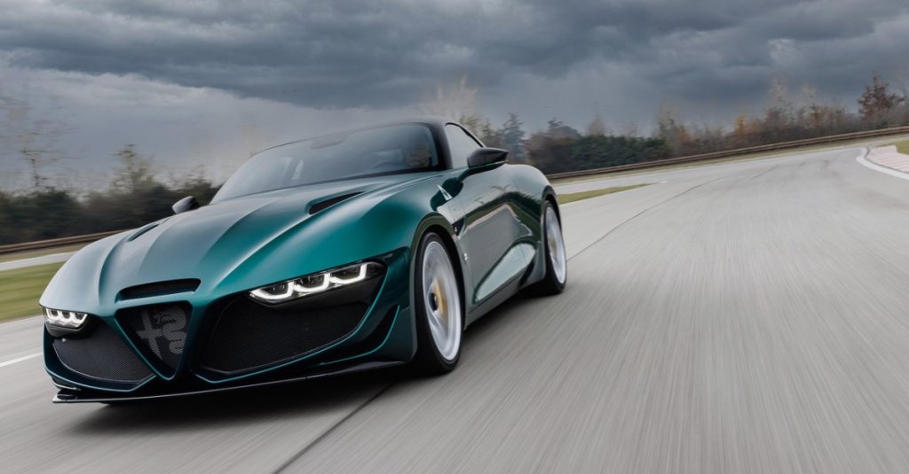 Pokud jste opravdovým fanouškem Alfa Romeo, připravte se na šok: šéf Alfa Romeo prohlásil, že Quadrifoglio se hodí k benzínu... nebo k akumulátorům.