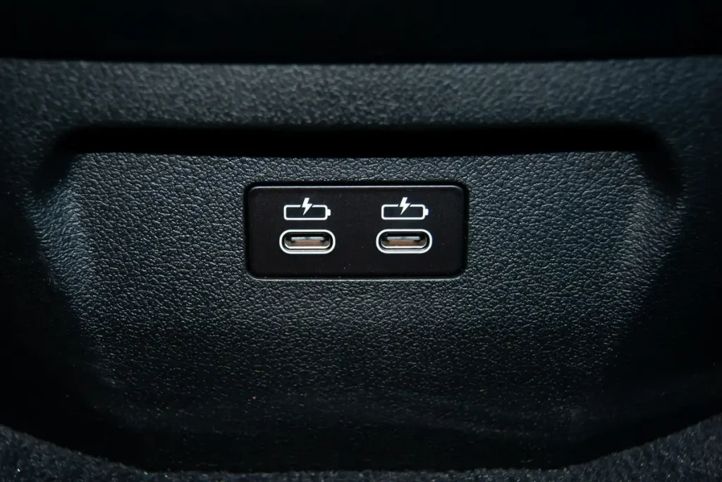 Čtyři způsoby, jak využít USB port v autě pro maximálně efektivní práci vašich zařízení
