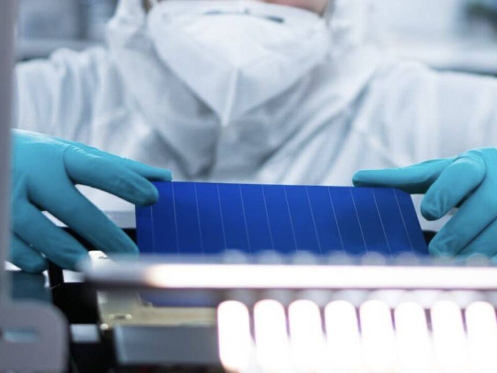Japonsko tvrdí, že vytvořilo „super solární panel“, který je schopen vygenerovat tolik energie jako 20 jaderných reaktorů.