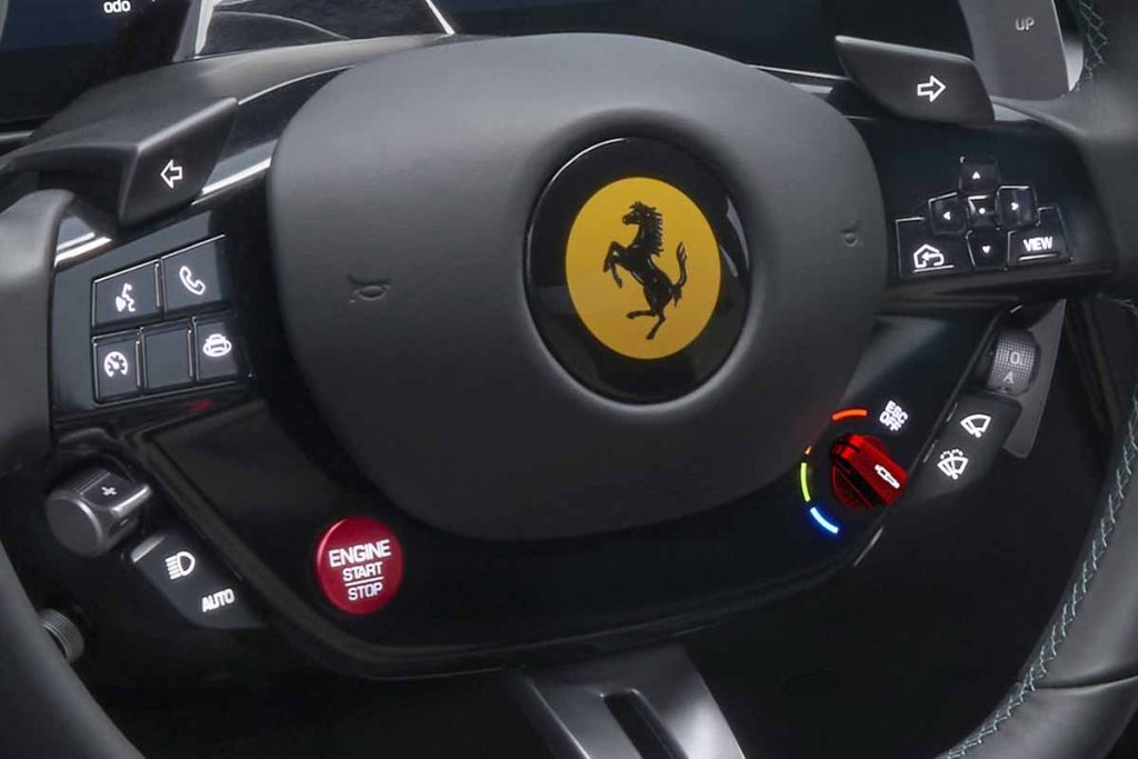 Ferrari se vzdává dotykového ovládání, protože ho považuje za nepříjemné: vrací se k tradičním tlačítkům.